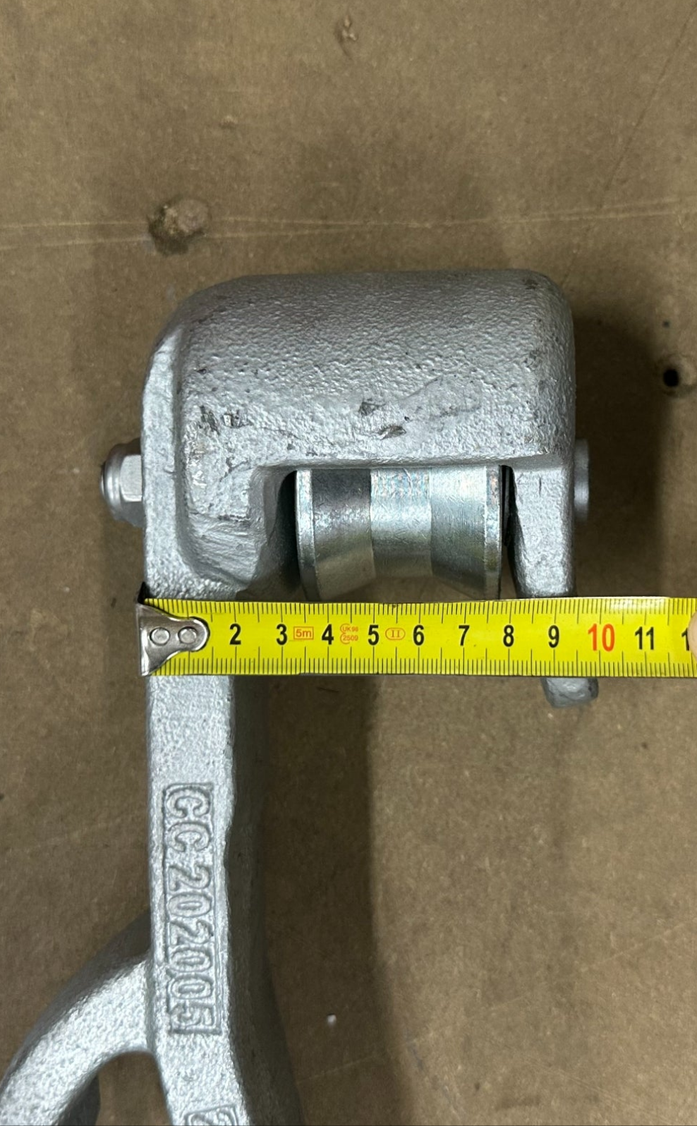 Cattle bleed shackle bobbin