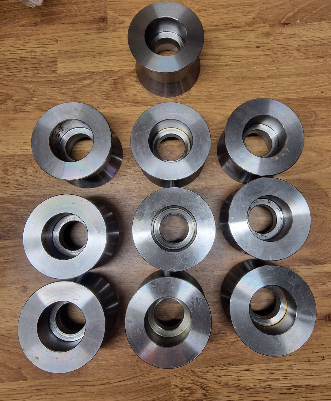 Cattle bleed shackle bobbin